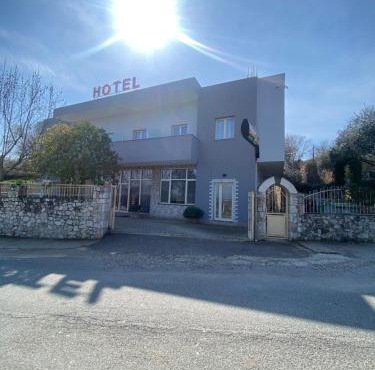 Hotel Restaurant Deso in Shijak