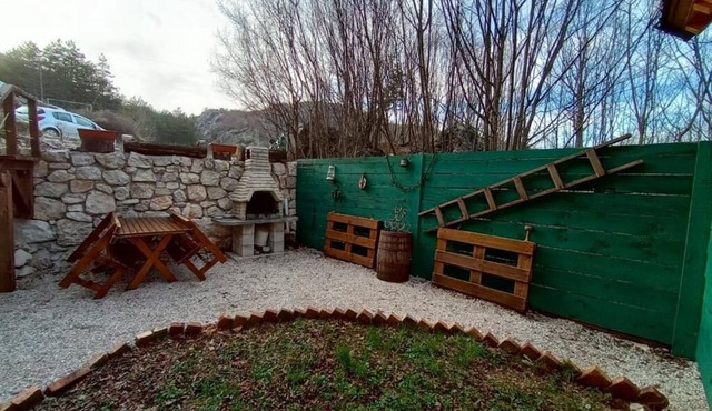 House in Cetinje. A quiet and peaceful place to rest. Near 2 national parks.