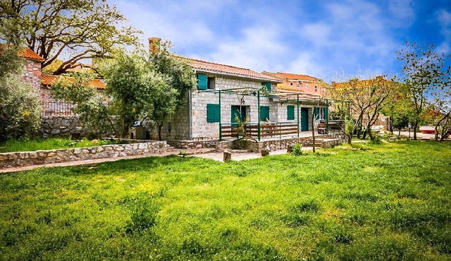 House Luka (92781-K1) - Budva