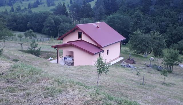 House with big garden, next to the mountain river