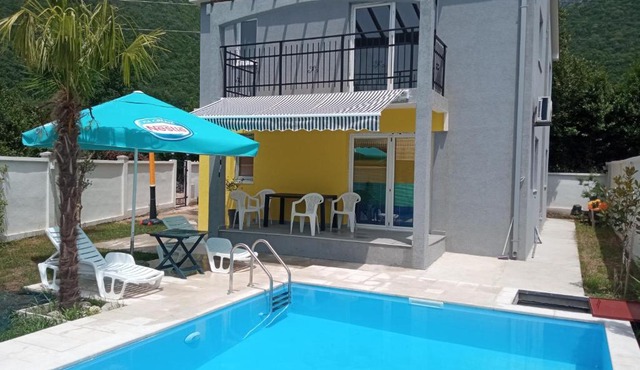 House with pool - Mitrovic