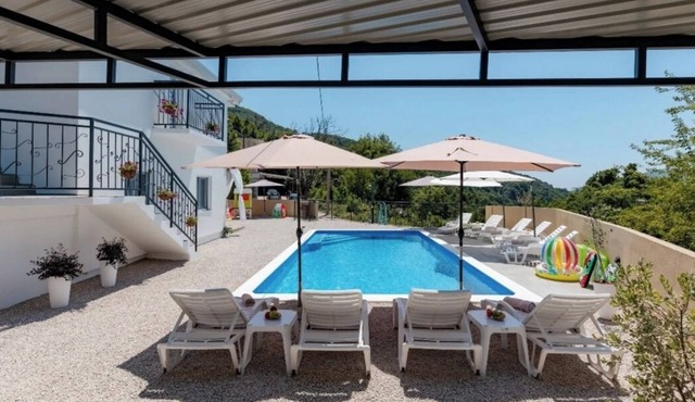 House12 with pool