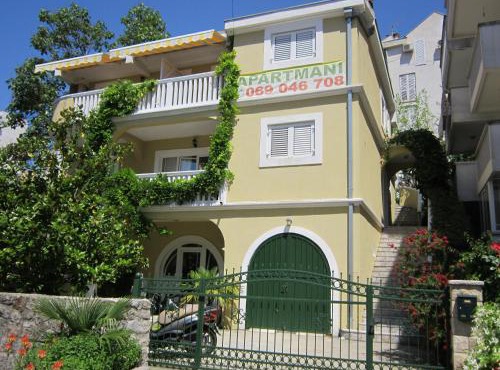 Huter Apartments