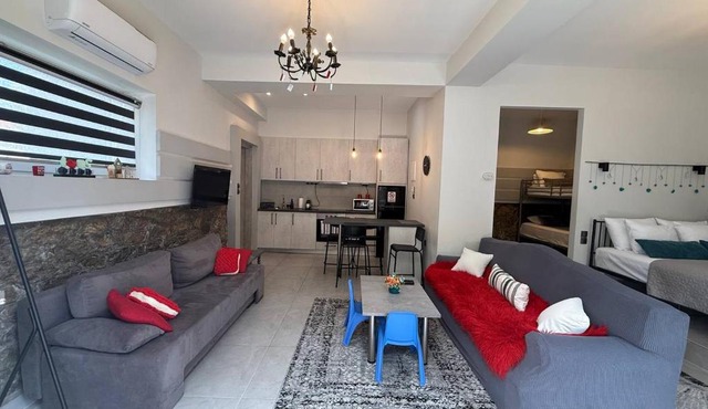 I Kastoria Book House with Garden motorbike friendly