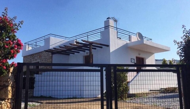 Ideal Holiday Retreat Offering Sea And Mountain Views in Apokoronas