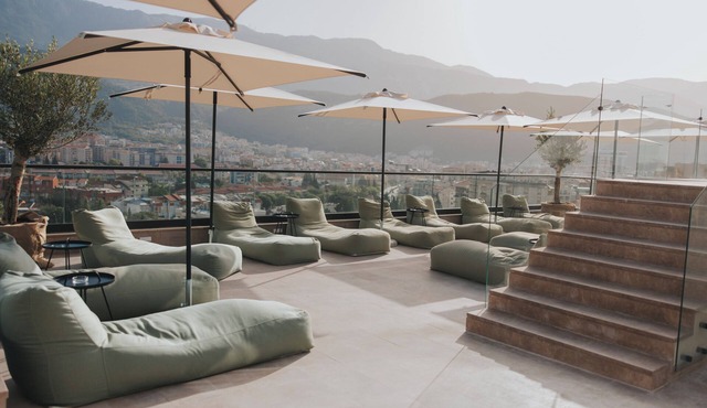 Infinity Hotel & More