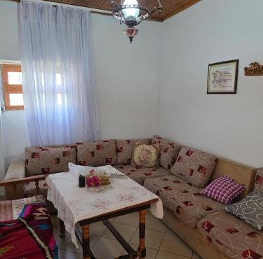Isi's home