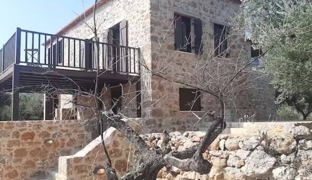 Isolated luxury villa with pool, 30 mins to sea, 2 km to village shops tavernas in messenia