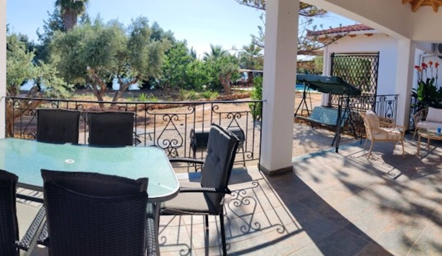Kalliope by AROKARIAPARTMENTS 50mt from the seaside in Charakopio Koroni