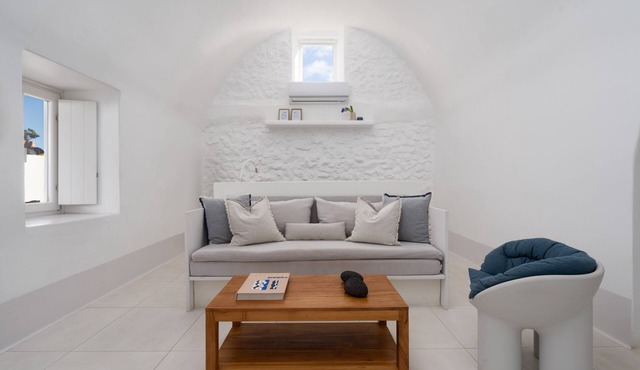 Kalyva House in center of Oia