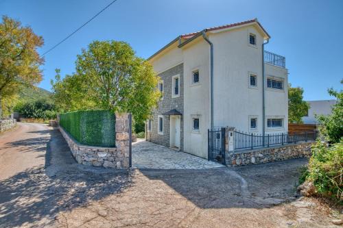 Kežman Villa Luštica