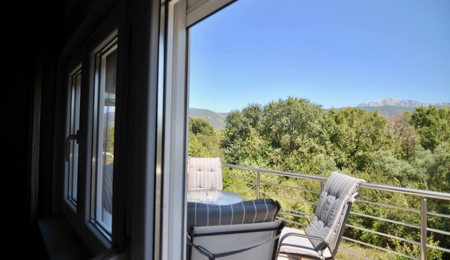 King Room with Balcony Mountain View