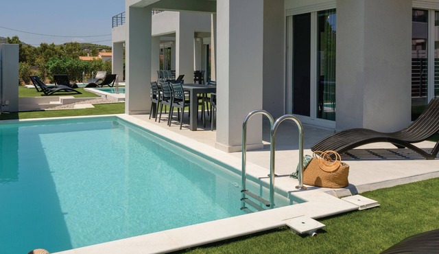 Komos Villas by Airstay