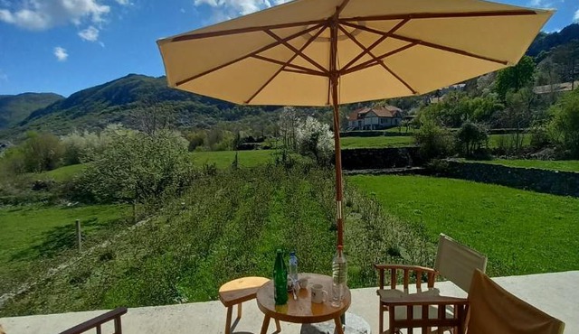 Konak Ugnji-Village in Cetinje