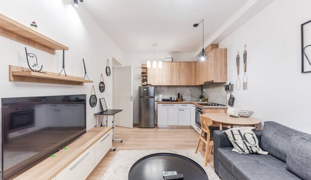 Kondo Stays - Noir Apartment