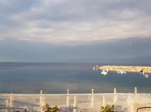 KORONI MARE -Sea view apartment/διαμέρισμα με θέα στην θάλασσα