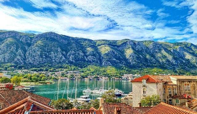 Kotor Bagus: Stylish Old Town Hideaway with Antique Vibes & Cute Seaview Terrace