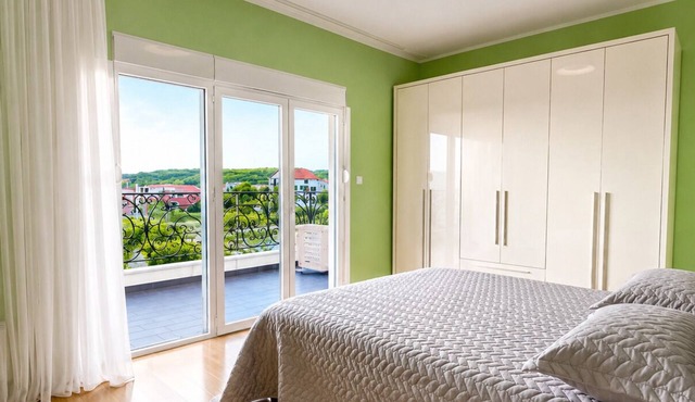 Krimovica Sunset Spacious Apartment with Sea View and Pool