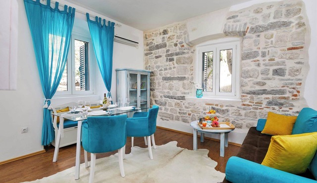 La Rocca❤️of UNESCO Medieval Kotor–Luxury 1BR in Heart of Restaurants & Cafés