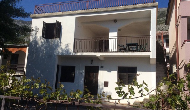 Large holiday house in Sutomore, Bar