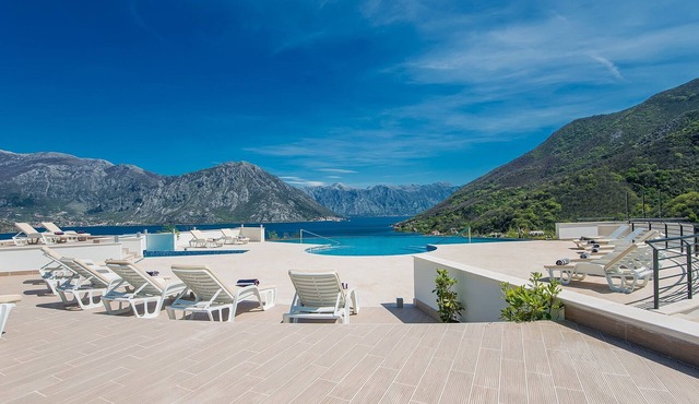 Lavender Bay Resort, 4 person 75 m2 Apartment G8, Morinj, Montenegro