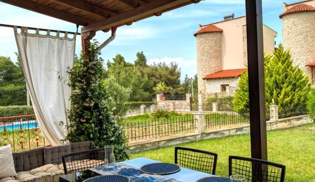 Leto Family Villa with access to the beach in Afitos