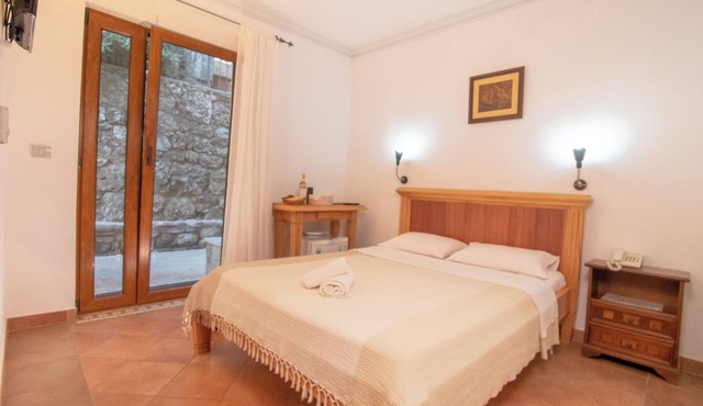 Levantin Inn Room N6 park view