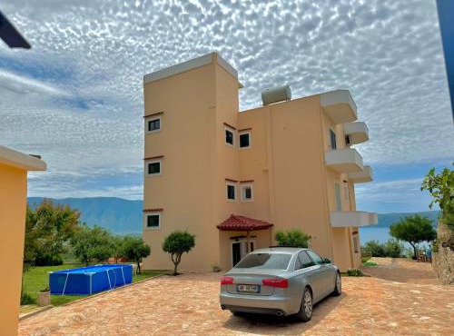 Levi's Villa Radhima in Vlorë