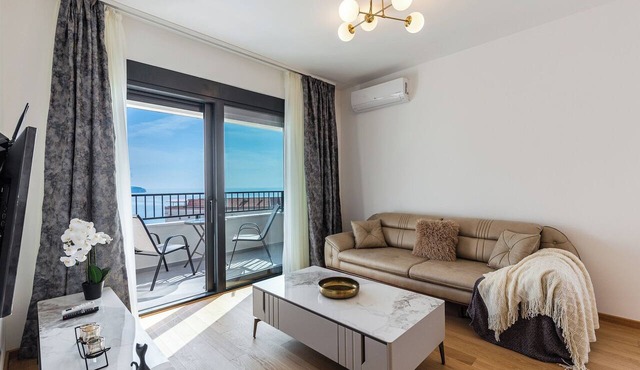 Light Spacious apartment in Tre Group in Becici