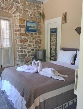 Little 1836 in Vathi