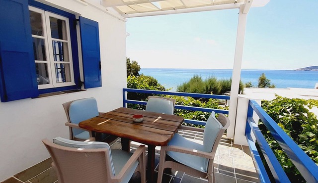 Lodge Narlis - Niki Apartment - Next to the beach with sea view