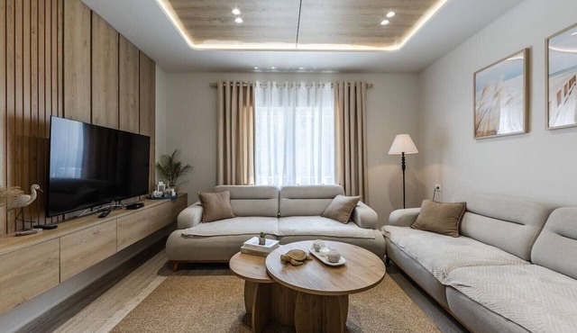 Loen Modern Seaside 3BR Apartment by PikHost in Durrës
