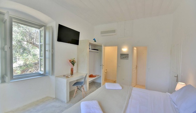 Loukia's Apartments ( Grand Apartment) in Idra