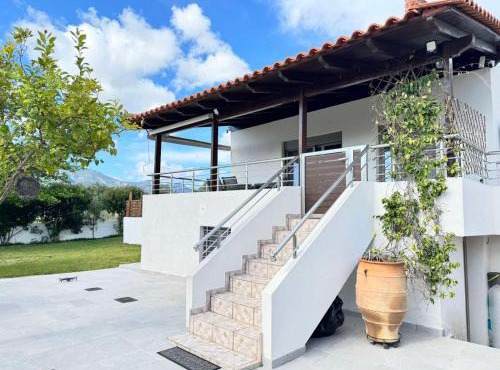 Loutraki Green House in Loutraki