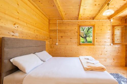 Lovcen mountain cottages