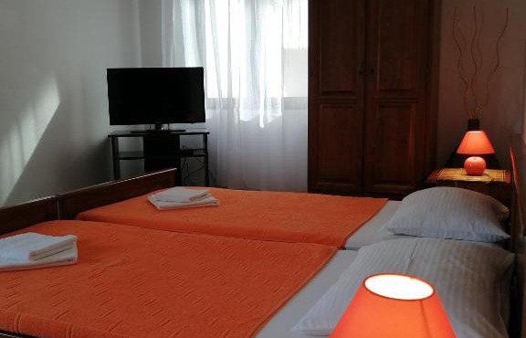 Lovely 2-bedroom apartment in Budva