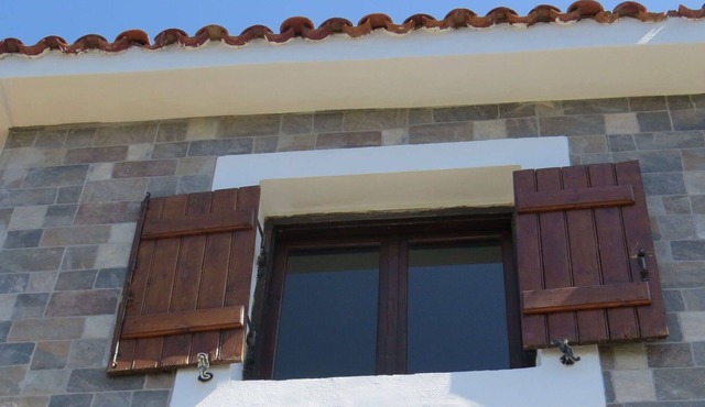 Lovely apartment for 4 people with pool, A/C, WIFI, TV and terrace in Goúvai