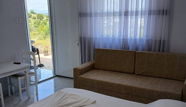 Lovely Seaside 1-bedroom apartment in charming Ksamil
