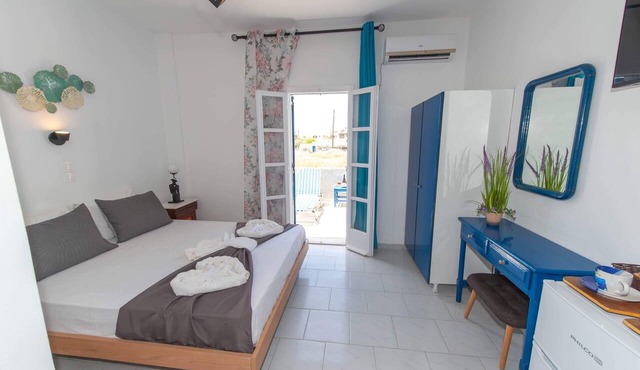 Lunar Santorini Hotel in Santorini