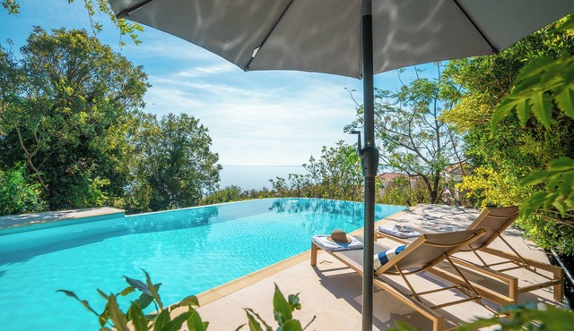 LUX - Infinity pool Villa with Sea Views and a Beach within 10-15 minutes walk.