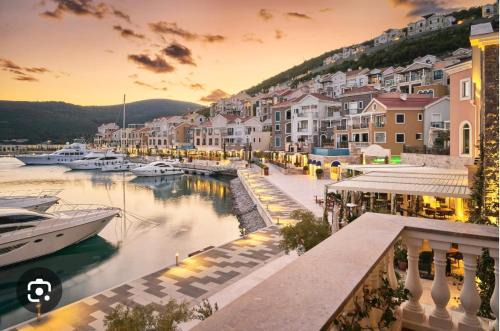 Lux Studio Lustica Bay and Car in Luštica