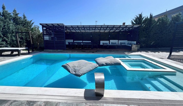 Luxe Two Bedroom Villa with Private Pool by Olivujoj