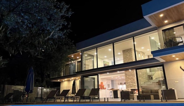 Luxurious contemporary villa with pool