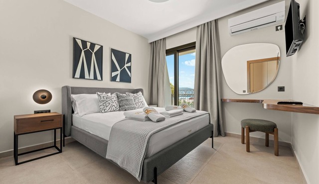 Luxurious villa with private pool, garden and parking space