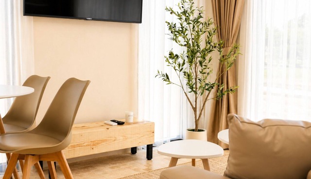 Luxury 1-bedroom bungalow -East Village Oliva 0208