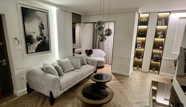 Luxury 2BR w/Parking walk to Beach and Old Town Kotor in Kotor