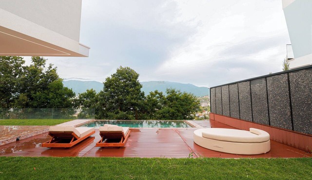 LUXURY 3-BEDROOM VILLA WITH PRIVAT POOL&STUNNING VIEWS IN TIRANA in Mjull-Bathore