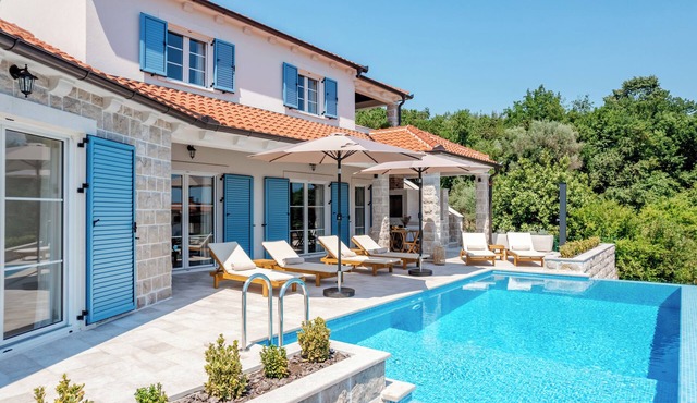 Luxury 4-bedroom Villa with Private Heated Pool & Sea View, near Portonovi.