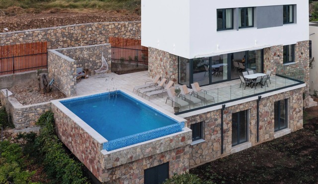 Luxury 4-bedroom Villa Mare with infinity pool in charming Petrovac