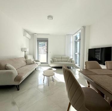 Luxury Apartment II